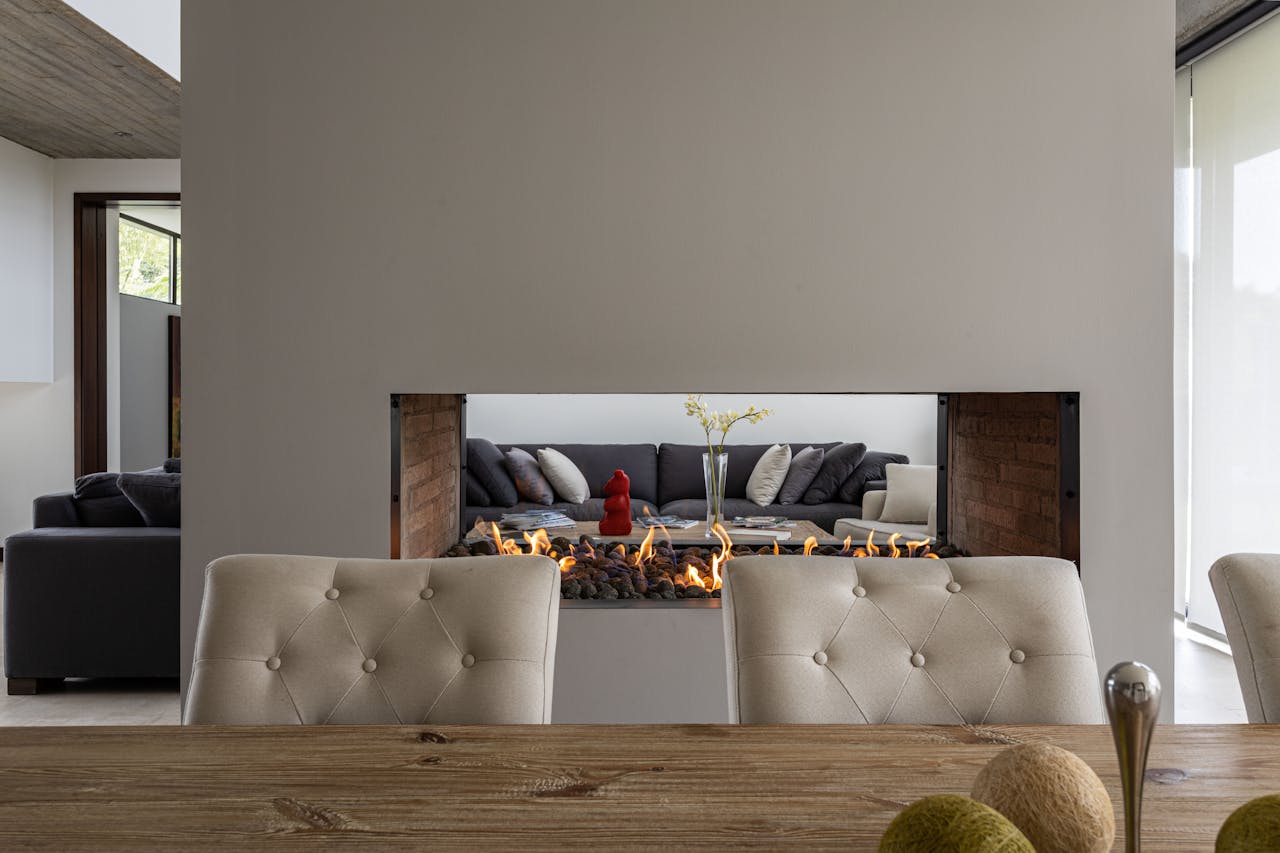 Elegant living room in Chía, Colombia featuring a cozy fireplace and stylish decor.